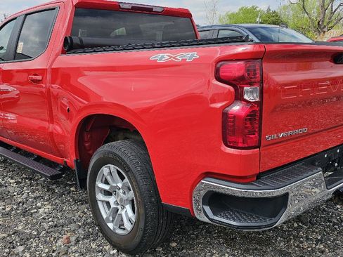 Used 2022 Chevrolet Silverado 1500 LT AWD/4WD image 2