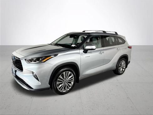 Used 2021 Toyota Highlander Platinum AWD/4WD image 2