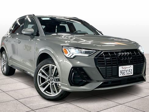 Used 2023 Audi Q3 2.0T Premium w/ Black Optic Sport Package image 2