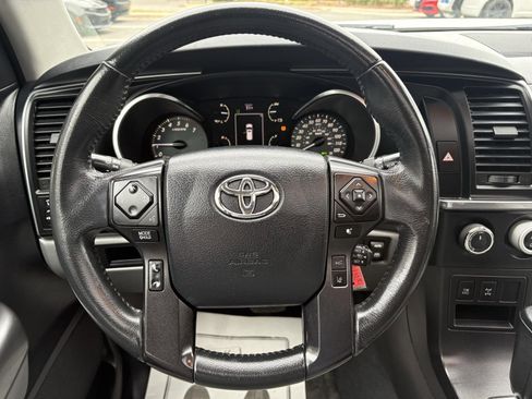 Used 2019 Toyota Sequoia SR5 image 28