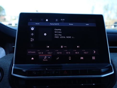 Used 2022 Jeep Compass Latitude w/ Sun and Sound Group image 9