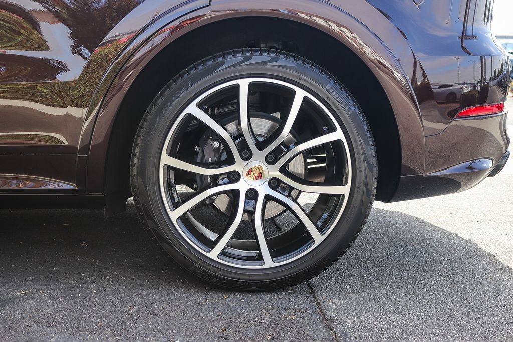 Used 2023 Porsche Cayenne AWD/4WD image 11