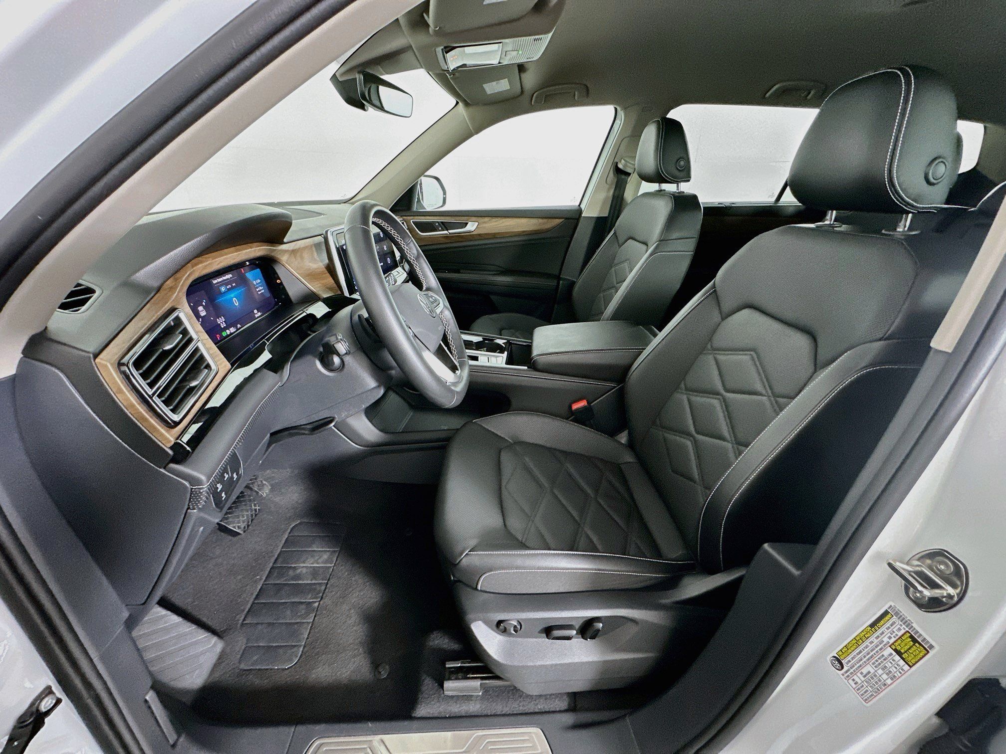 Used 2025 Volkswagen Atlas SE FWD image 13