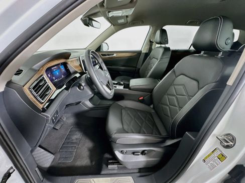 Used 2025 Volkswagen Atlas SE FWD image 13