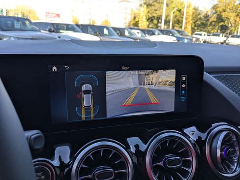 New 2025 Mercedes-Benz GLA 250 4MATIC image 11