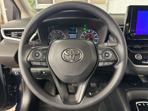 Used 2025 Toyota Corolla LE w/ LE Premium Package FWD image 17