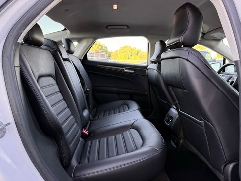 Used 2018 Ford Fusion SE w/ Equipment Group 602A FWD image 19
