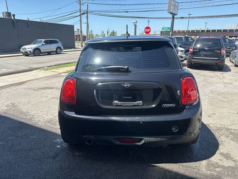 Used 2018 MINI Cooper 2-Door Hardtop image 8