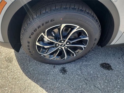 New 2026 Lincoln Nautilus Premier image 9