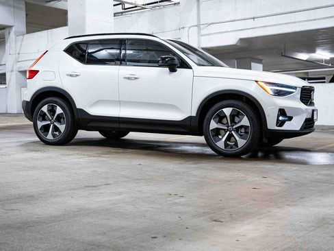 New 2026 Volvo XC40 B5 Plus w/ Protection Package Premier image 7