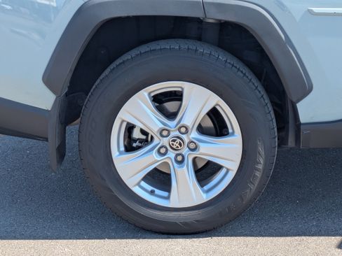Used 2021 Toyota RAV4 XLE w/ Convenience Package FWD image 8