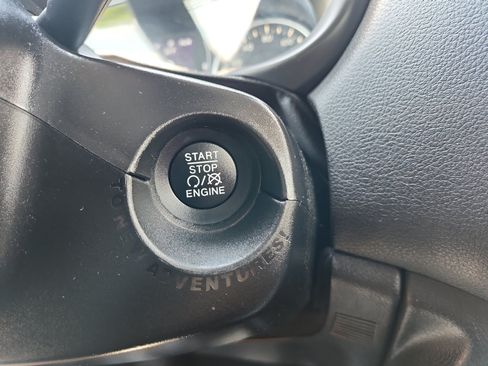 Used 2018 Jeep Renegade Latitude w/ Cold Weather Group AWD/4WD image 19