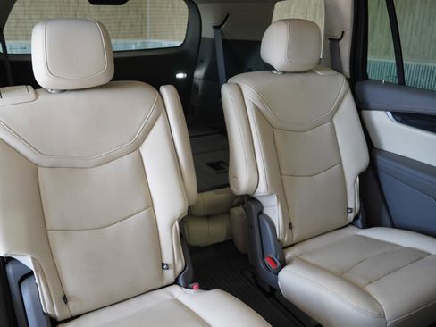 Used 2022 Cadillac XT6 Premium Luxury w/ Technology Package image 34