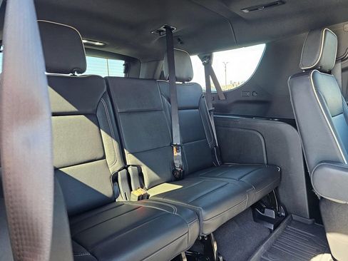 Used 2025 GMC Yukon XL Elevation w/ Elevation Premium Package AWD/4WD image 14