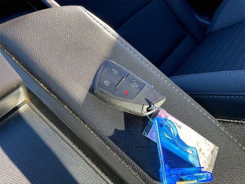 Used 2024 Chevrolet Silverado 2500 LT image 27