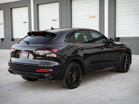 Used 2022 Maserati Levante Trofeo image 8