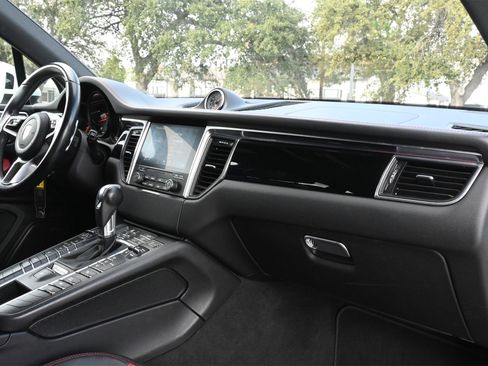 Used 2018 Porsche Macan image 24