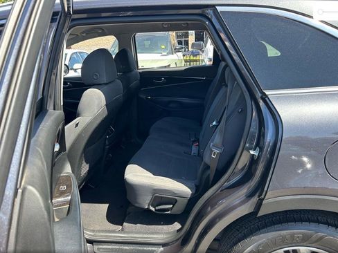 Used 2018 Kia Sorento FWD image 8