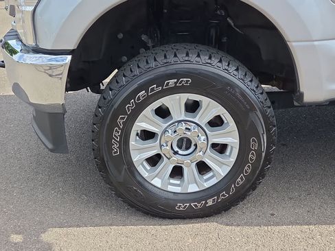 Used 2022 Ford F250 XLT w/ FX4 Off-Road Package AWD/4WD image 16