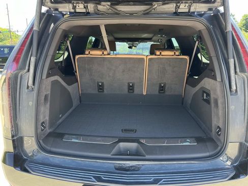 Used 2023 Cadillac Escalade ESV Premium Luxury AWD/4WD image 12