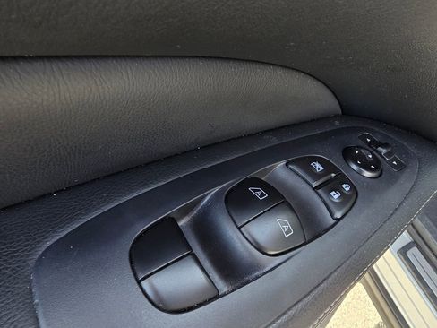 Used 2019 Nissan Pathfinder Platinum image 12