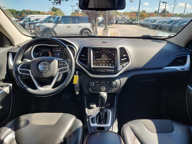 Used 2017 Jeep Cherokee Trailhawk w/ Cold Weather Group AWD/4WD image 8