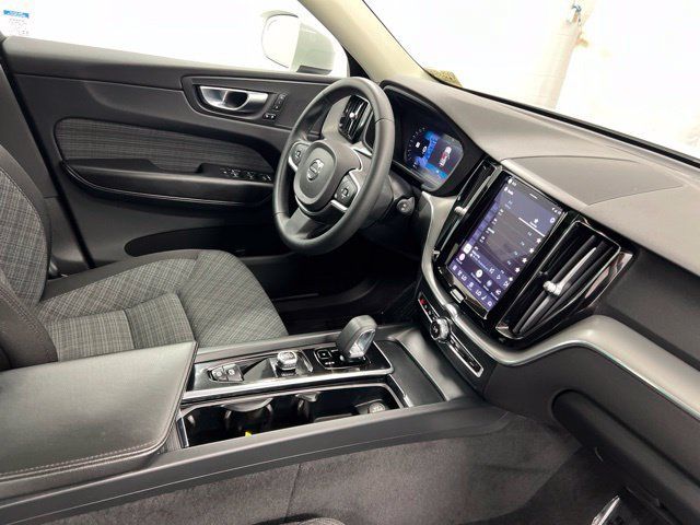 Used 2023 Volvo XC60 B5 Core AWD/4WD image 23