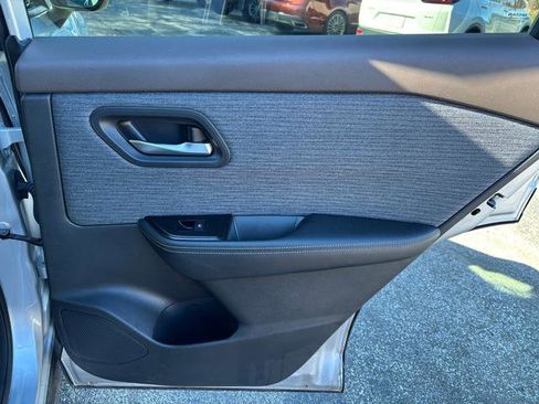 Used 2023 Nissan Rogue SV image 15