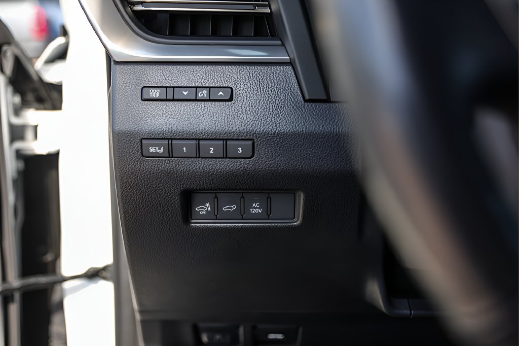 Used 2024 Lexus GX 550 w/ Accessory Package (2T) AWD/4WD image 15