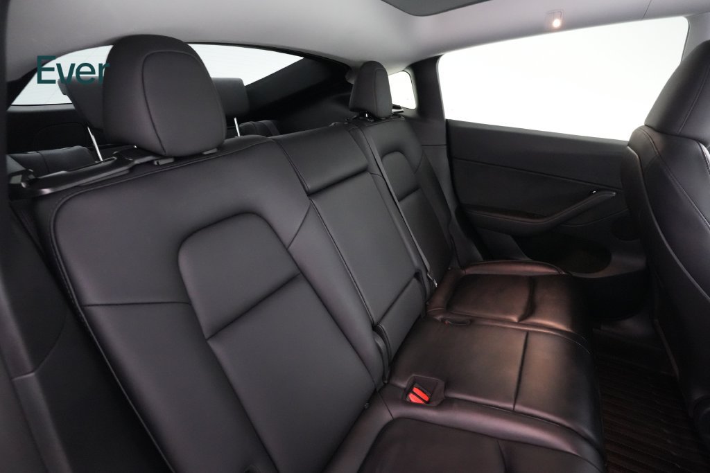 Used 2024 Tesla Model Y Long Range AWD/4WD image 5