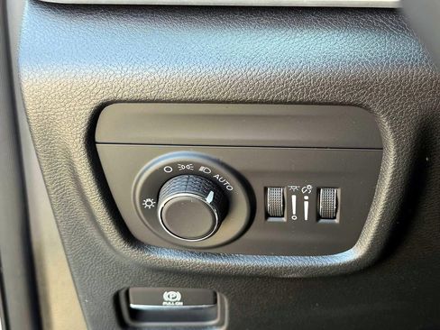 Used 2025 Jeep Grand Cherokee Laredo X w/ Luxury Tech Group I AWD/4WD image 21
