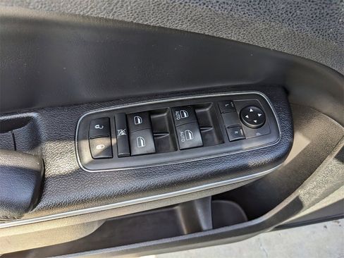 Used 2019 Chrysler 300 Limited image 20