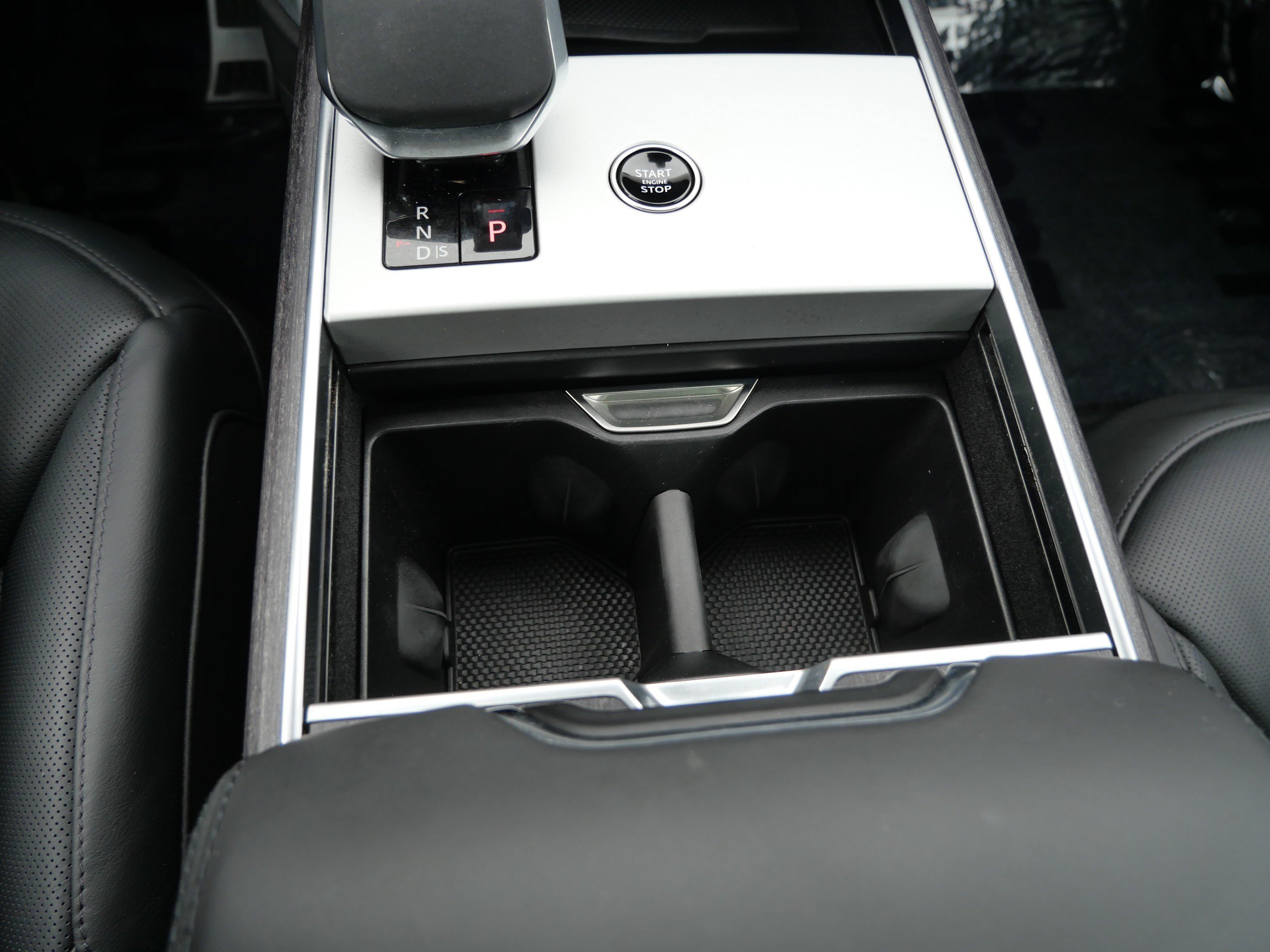 Used 2025 Land Rover Range Rover SE AWD/4WD image 19