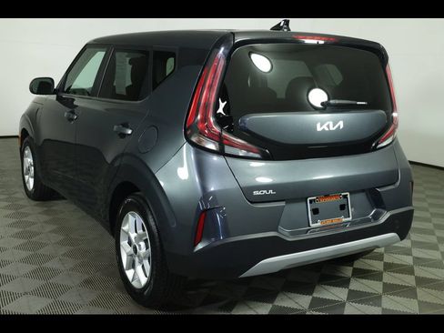 Used 2025 Kia Soul LX w/ LX Technology Package FWD image 15