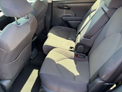 Used 2025 Toyota Highlander LE image 27