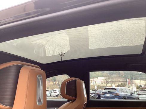 Certified 2023 BMW 740i image 29