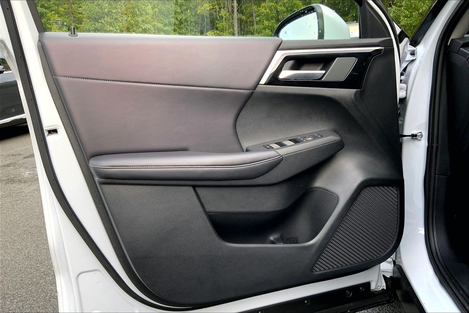 Used 2025 Mitsubishi Outlander 4WD Plug-In Hybrid image 25