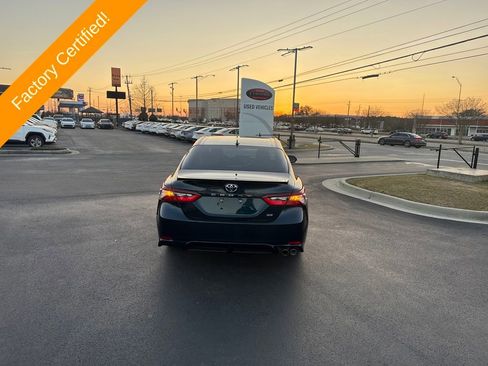 Used 2021 Toyota Camry SE w/ Convenience Package image 4