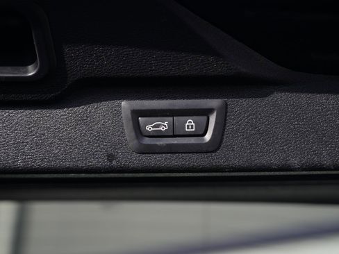 Used 2017 BMW X5 xDrive50i image 16