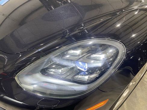 Used 2020 Porsche Panamera RWD image 19