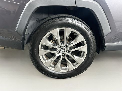 Used 2020 Toyota RAV4 XLE Premium FWD image 11