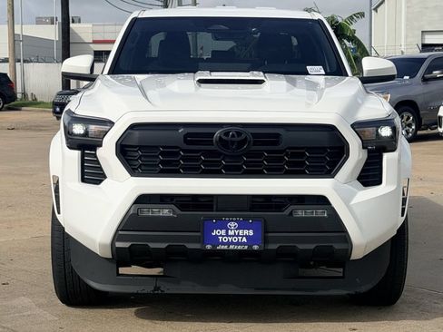 Used 2025 Toyota Tacoma TRD Sport RWD image 3