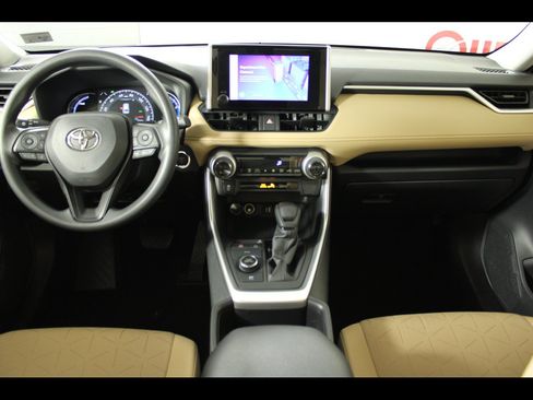 Used 2025 Toyota RAV4 XLE AWD/4WD image 14