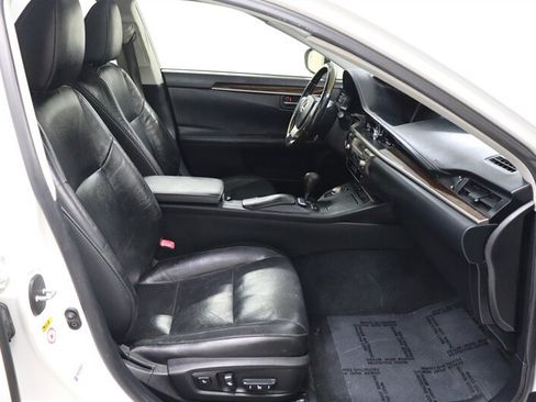 Used 2014 Lexus ES 350 w/ Luxury Package FWD image 24