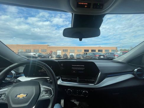 Used 2025 Chevrolet Trax LT w/ LT Convenience Package image 31