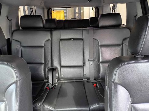 Used 2020 Chevrolet Suburban LT image 25