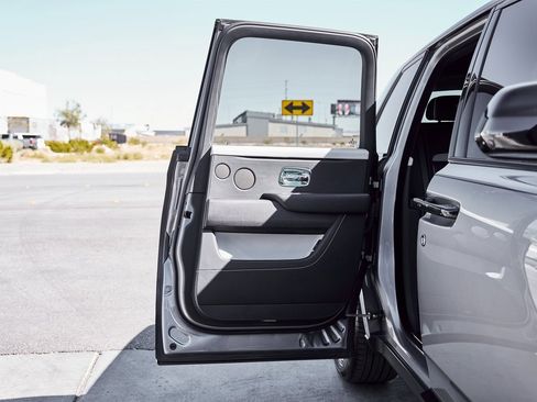 Used 2023 Rolls-Royce Cullinan image 27