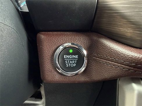 Used 2024 Ford Expedition Limited image 25