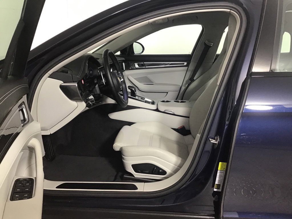 Certified 2023 Porsche Panamera image 5