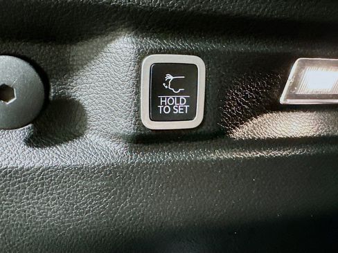 Used 2023 Jeep Grand Cherokee L Limited w/ Luxury Tech Group II image 32